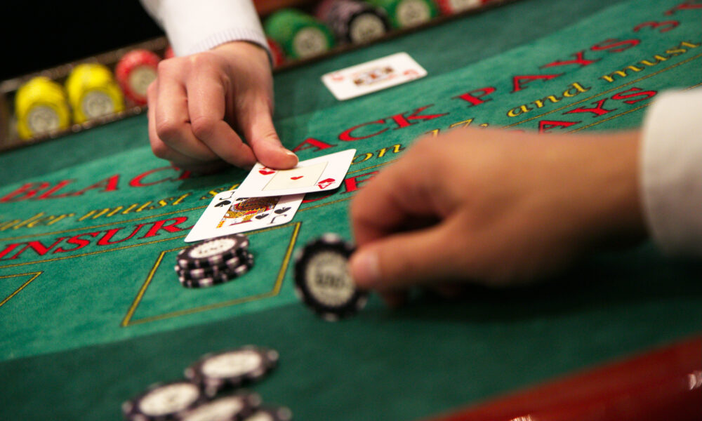 How Live Dealers Online Transform the Digital Casino Experience
